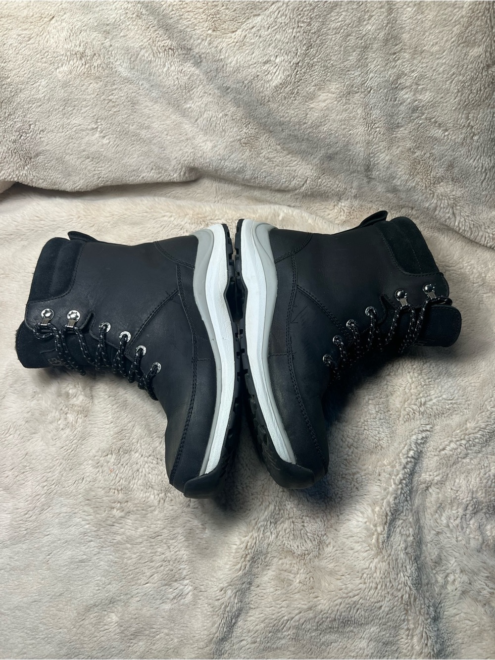 UGG Zaydie waterproof winter boots in black leather with a sheepskin lining 7.5 - Picture 3 of 7